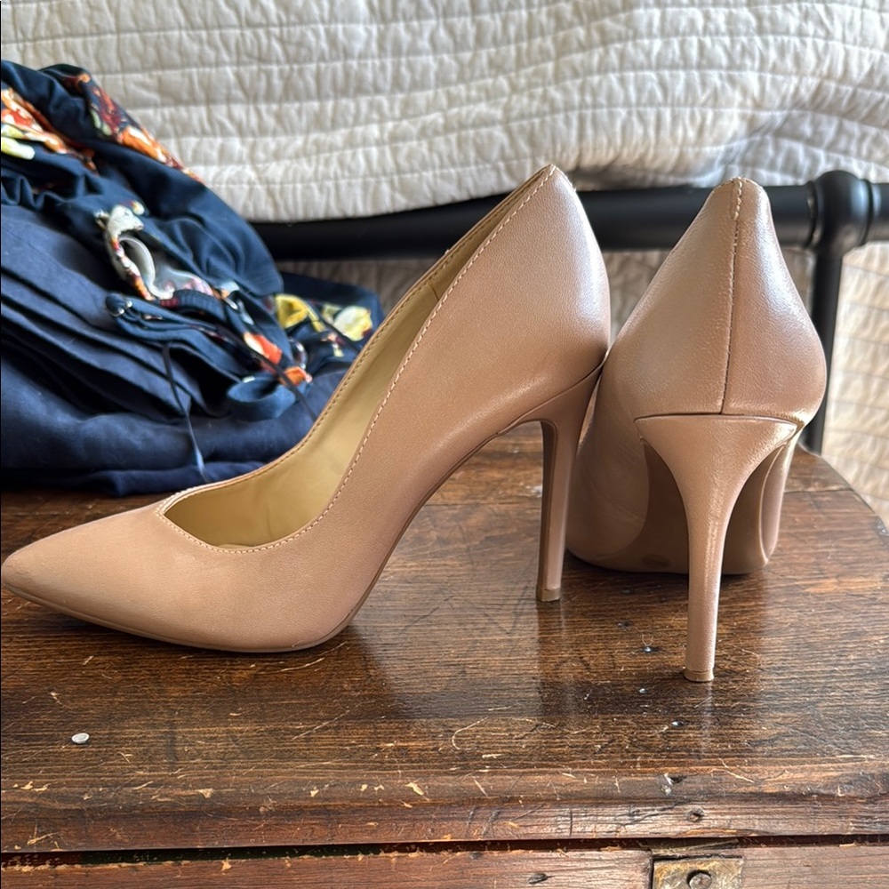 Jessica Simpson Tan Heels - size 6